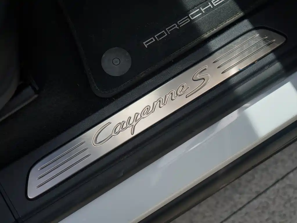 Porsche Cayenne Hybrid — миниатюра 10