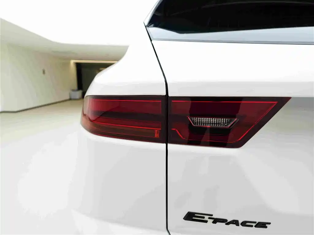 Jaguar E-PACE — миниатюра 9