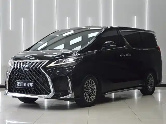 LEXUS  LM 2022