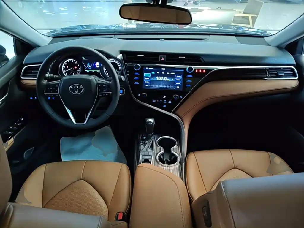 Toyota Camry — миниатюра 10