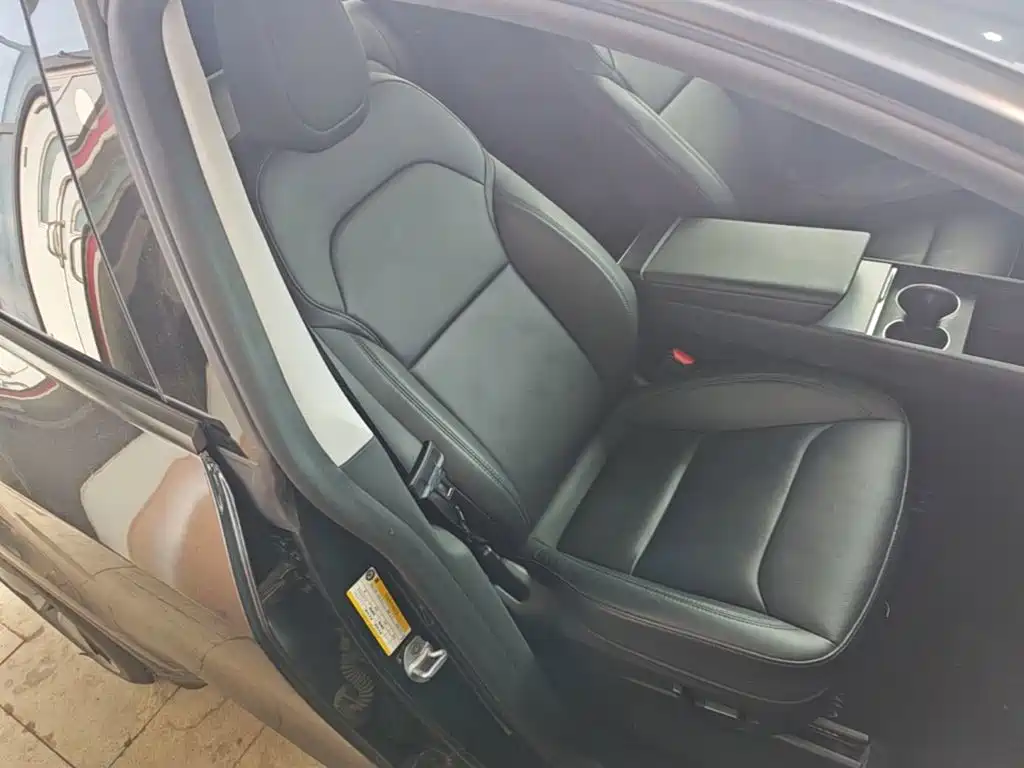 Tesla Model Y — миниатюра 25