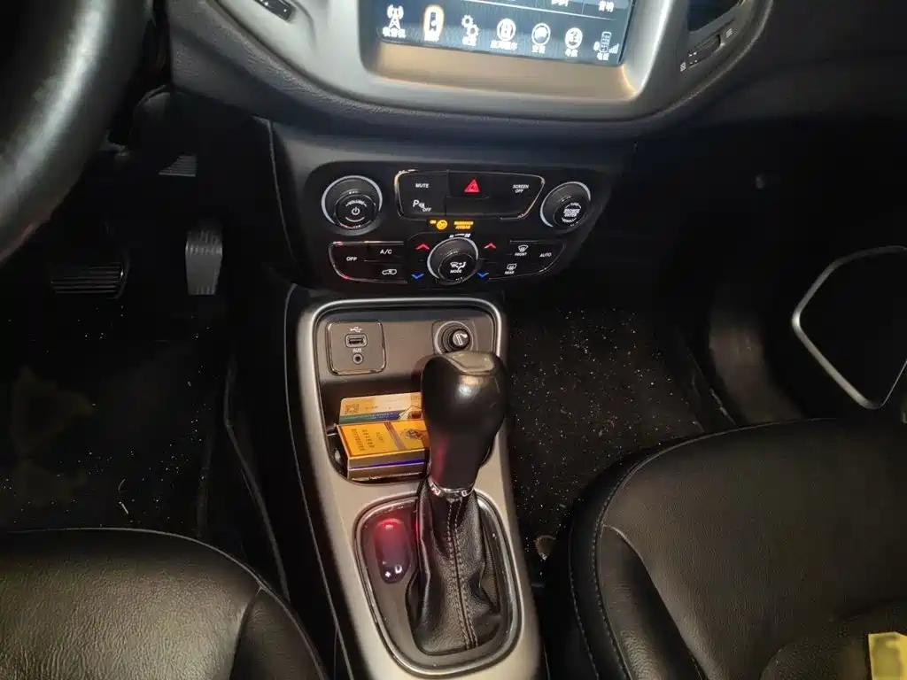 Jeep Compass — миниатюра 7