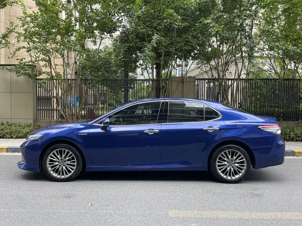 Toyota Camry — миниатюра 12