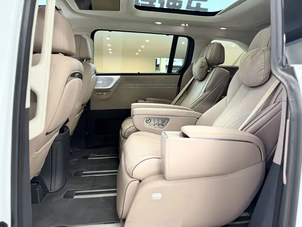 XPeng X9 — миниатюра 6