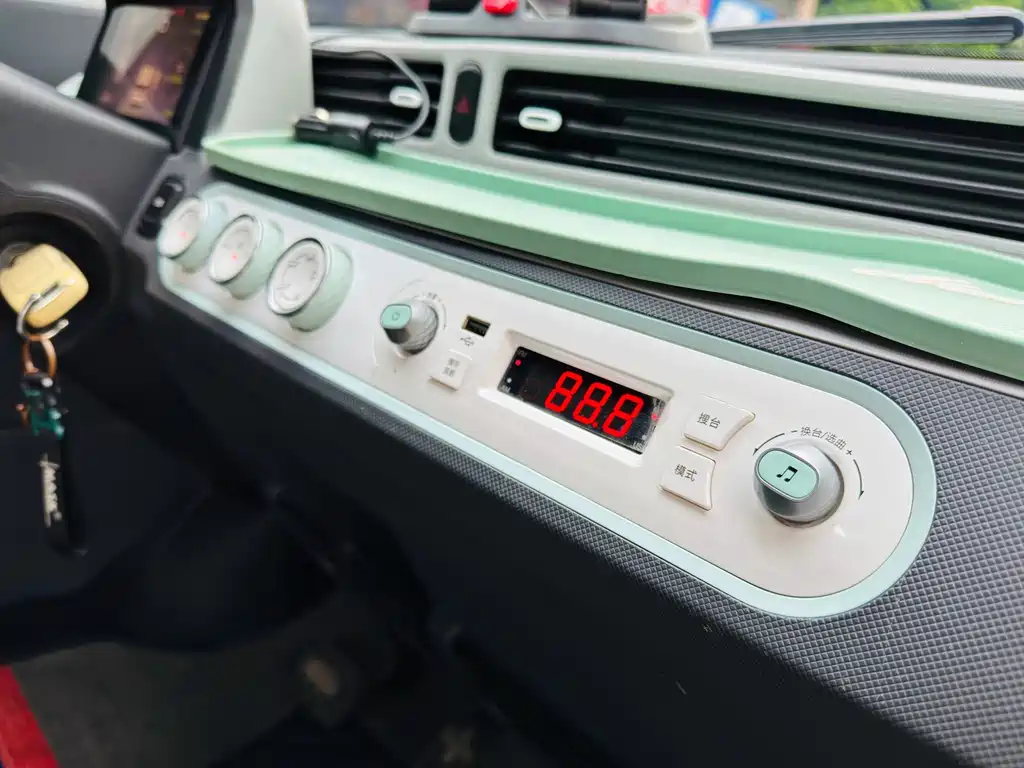 Wuling MINIEV — миниатюра 11