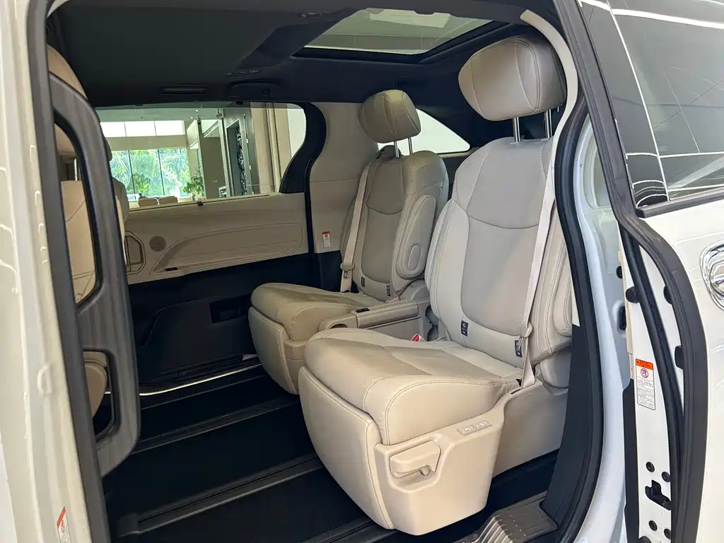 Toyota Granvia — миниатюра 21