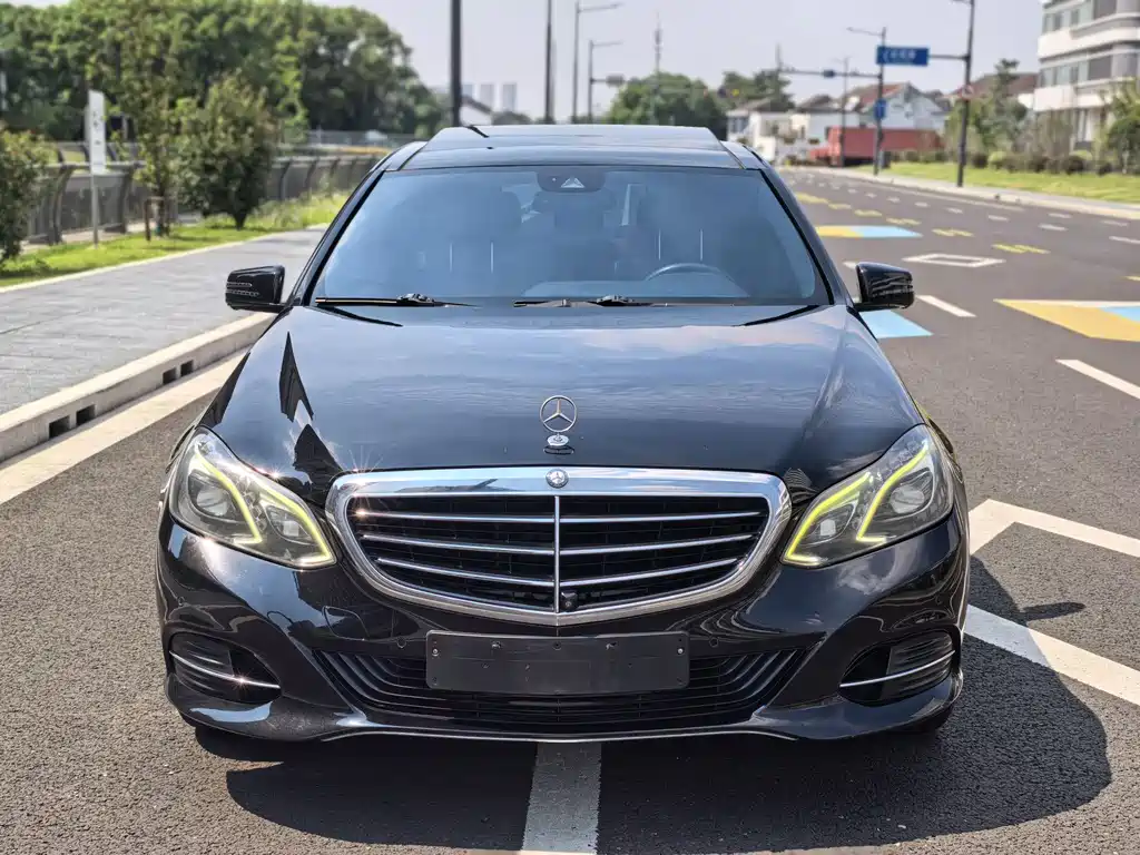 Mercedes-Benz E-Class — миниатюра 2