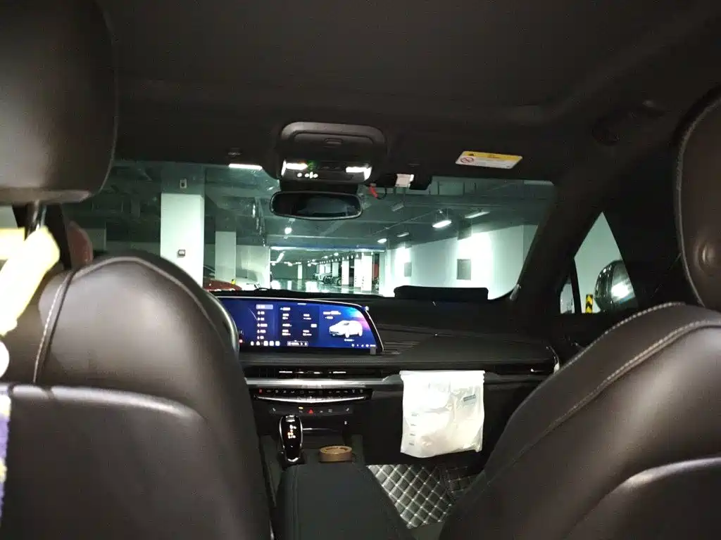 Cadillac XT4 — миниатюра 9