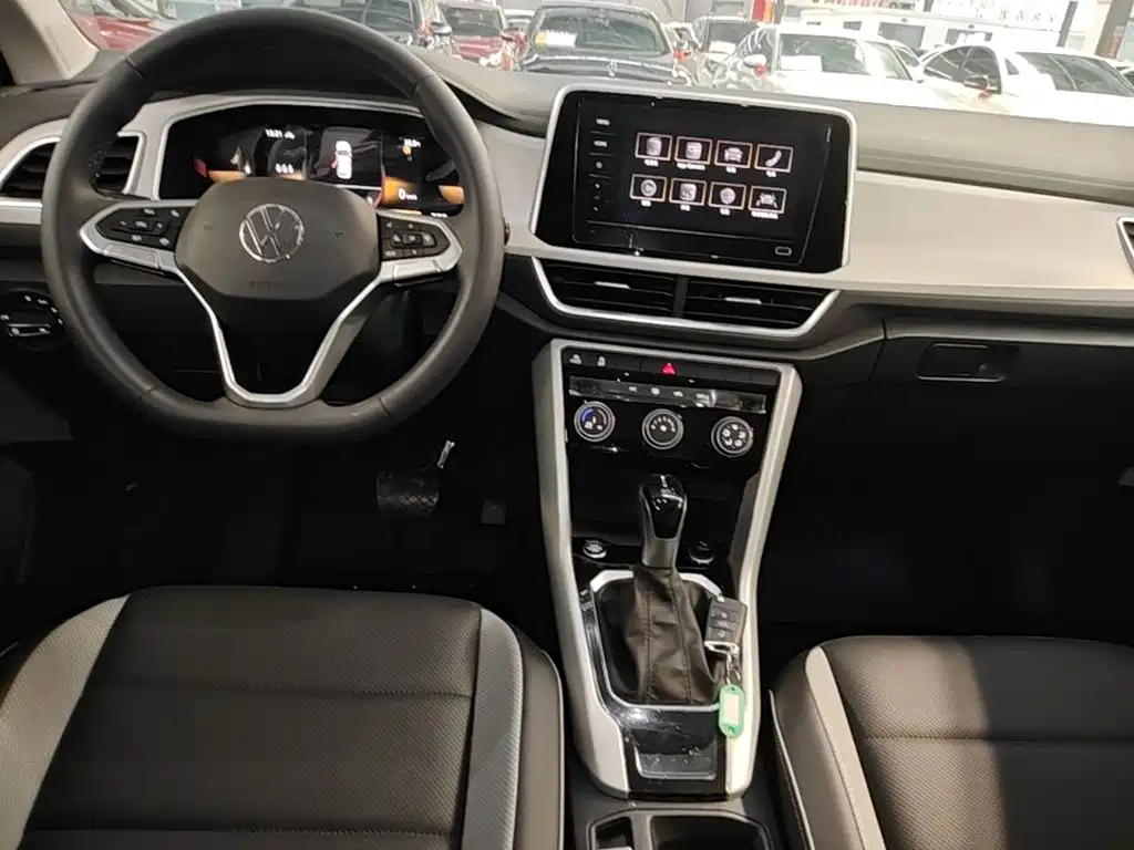 Volkswagen T-Roc — миниатюра 10