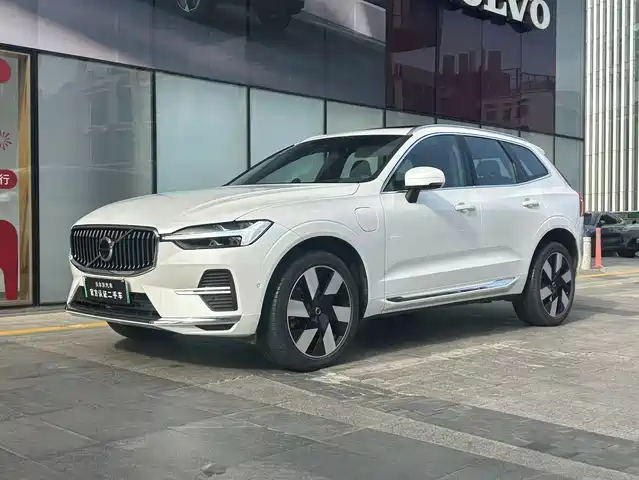 VOLVO XC60 PLUG IN HYBRID 2024