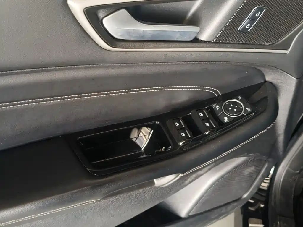 Ford Edge — миниатюра 5