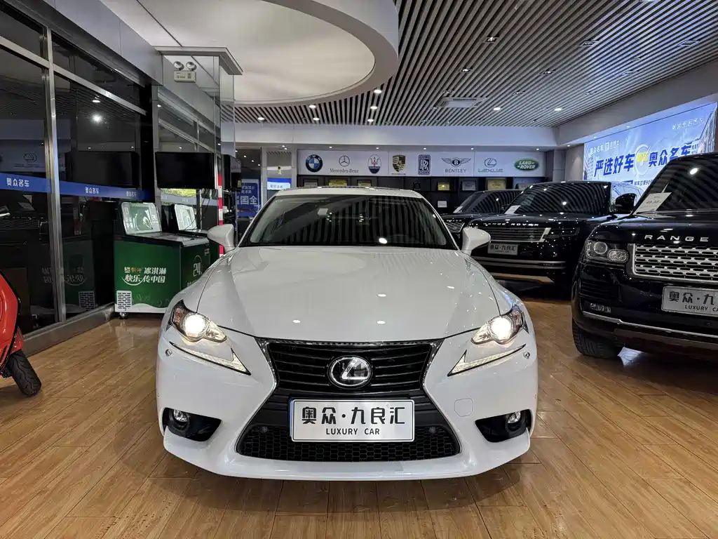 Lexus IS 2015 200t Lead
