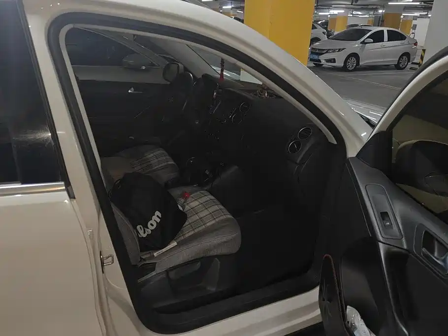 Volkswagen Tiguan — миниатюра 8