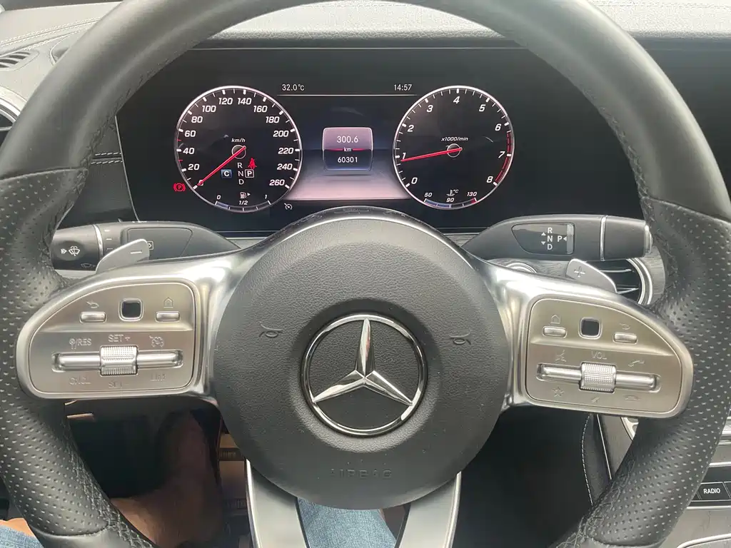 Mercedes-Benz E-Class — миниатюра 11