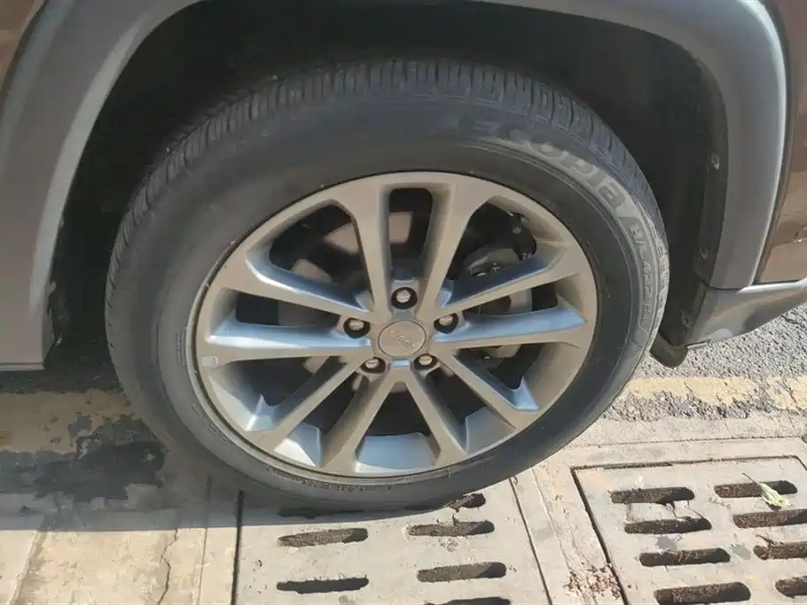 JEEP GRAND COMMANDER