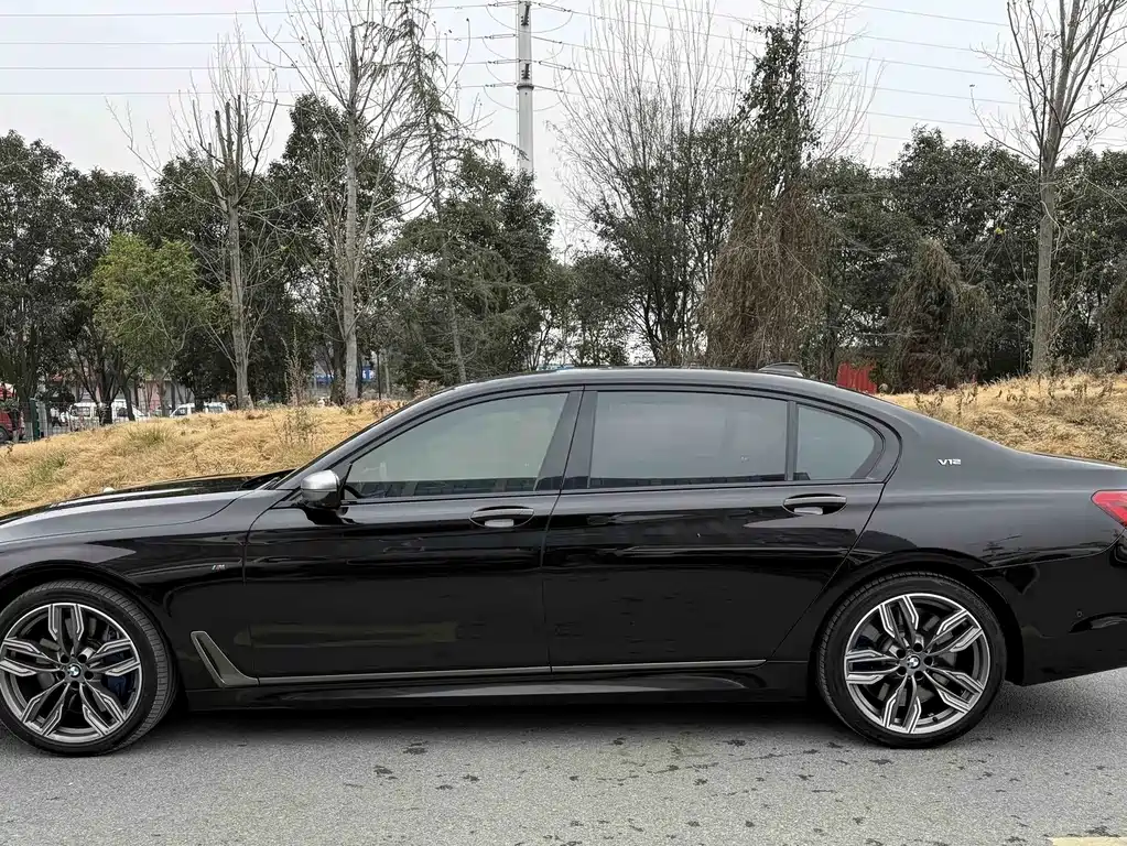 BMW 7 Series — миниатюра 6