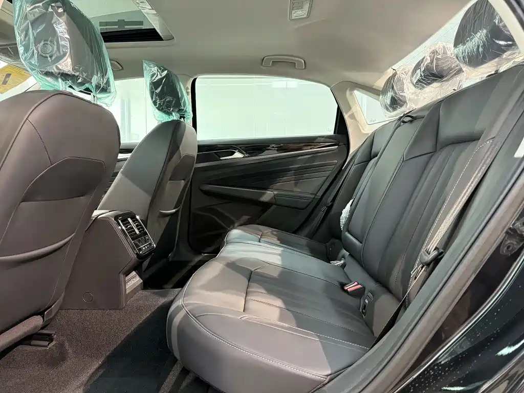 Volkswagen Passat 2025 430PHEV