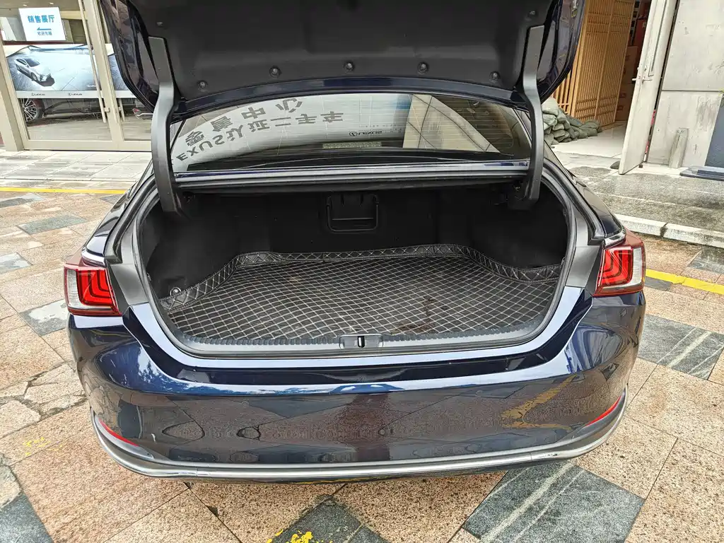 Lexus ES — миниатюра 6