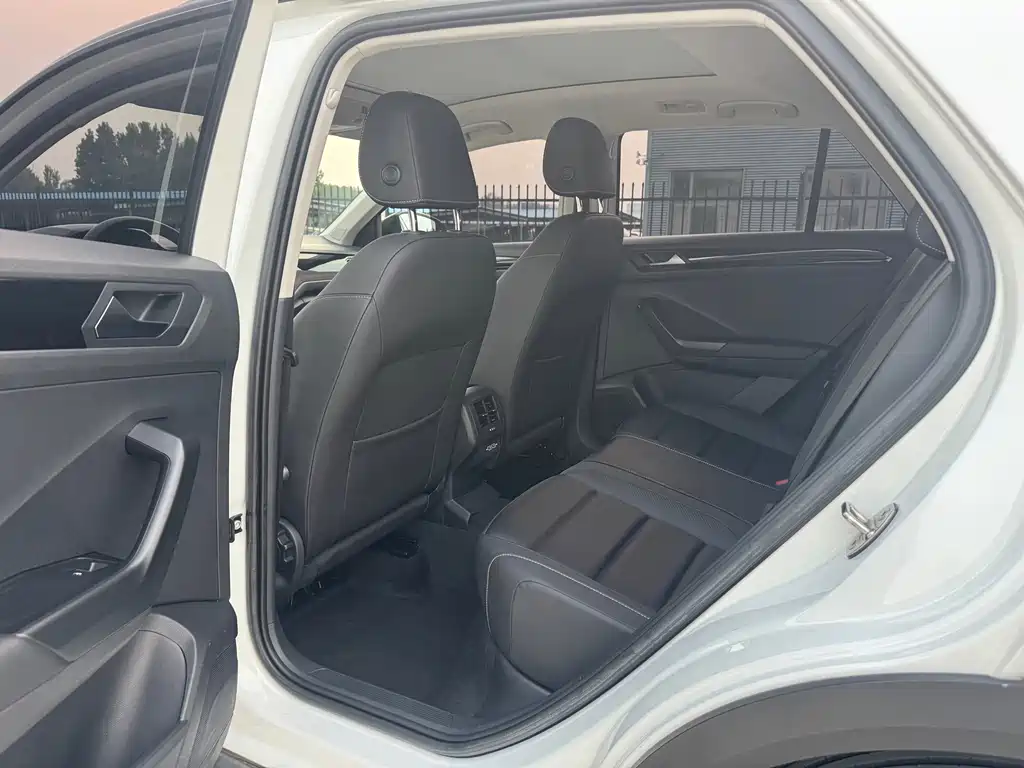 Volkswagen T-Roc — миниатюра 14