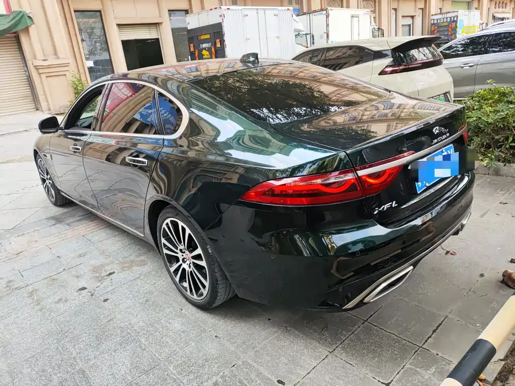 Jaguar XFL — миниатюра 7