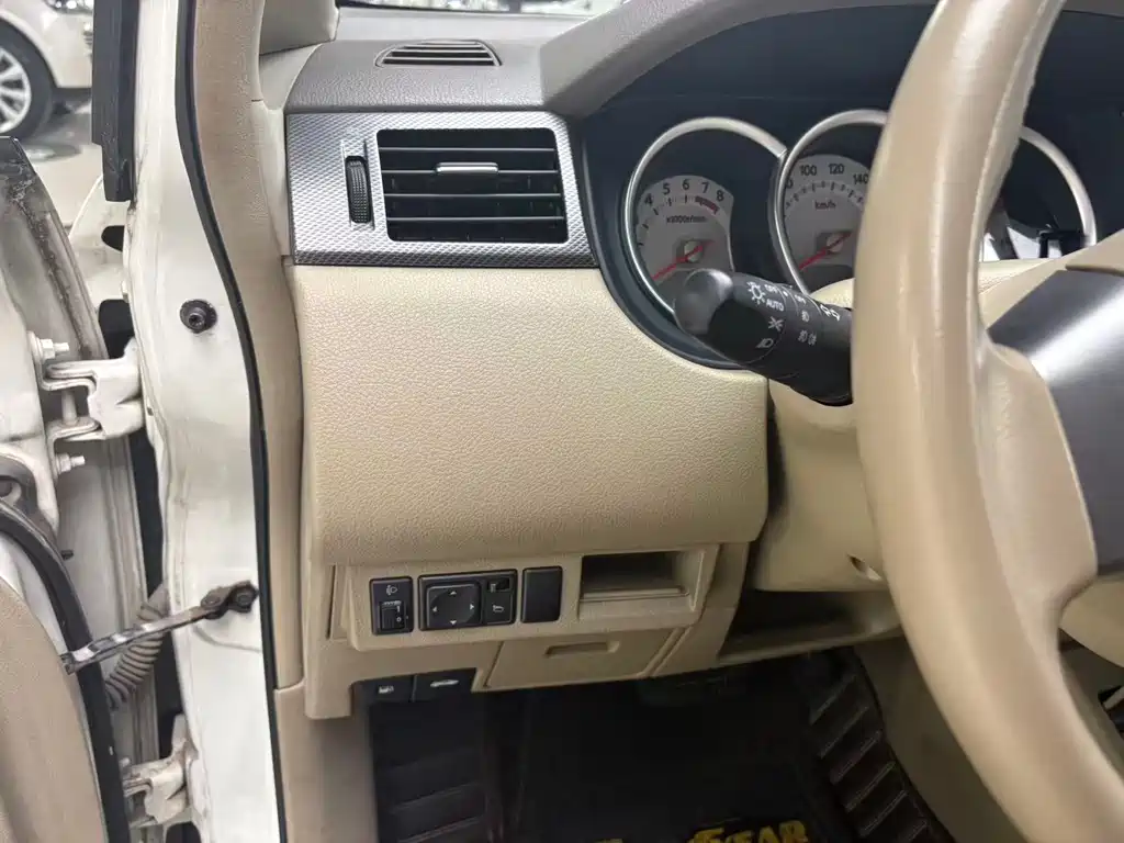Nissan Tiida — миниатюра 21