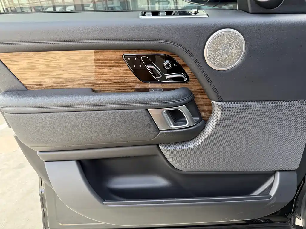 Land Rover Range Rover — миниатюра 7