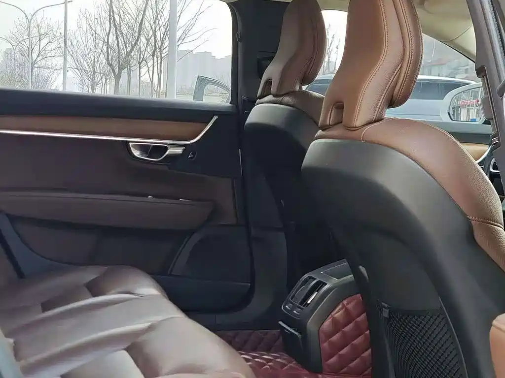 Volvo S90 — миниатюра 7