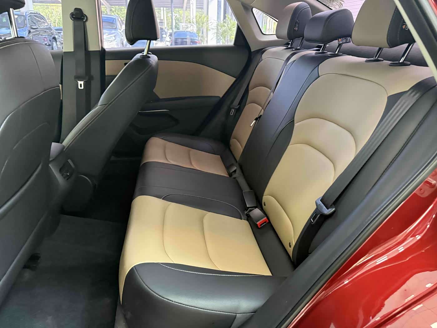 Chevrolet Monza 1.5 л 2022 г. красный/фиолетовый, пробег 22000 км