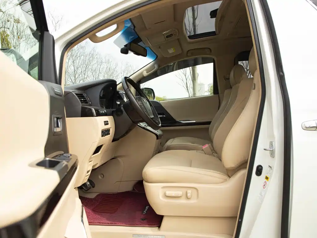 Toyota Alphard — миниатюра 11