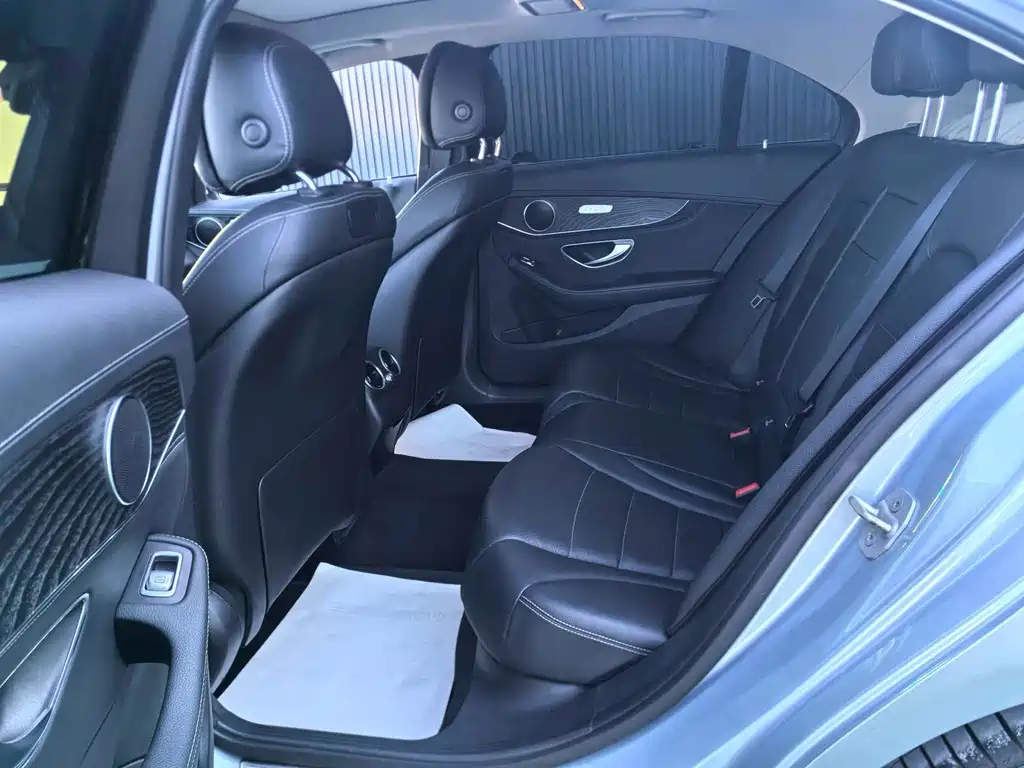 Mercedes-Benz C-Class — миниатюра 11