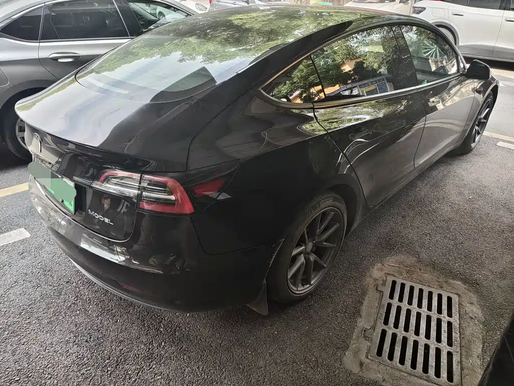 Tesla Model 3 — миниатюра 12