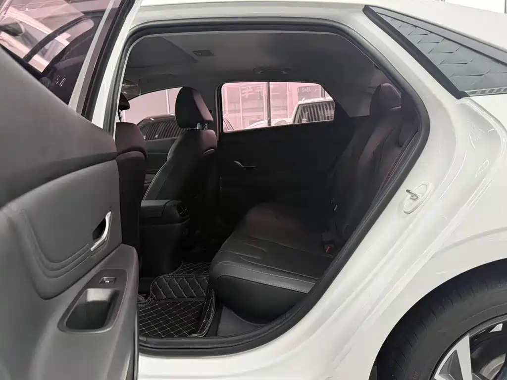 Hyundai Elantra — миниатюра 6