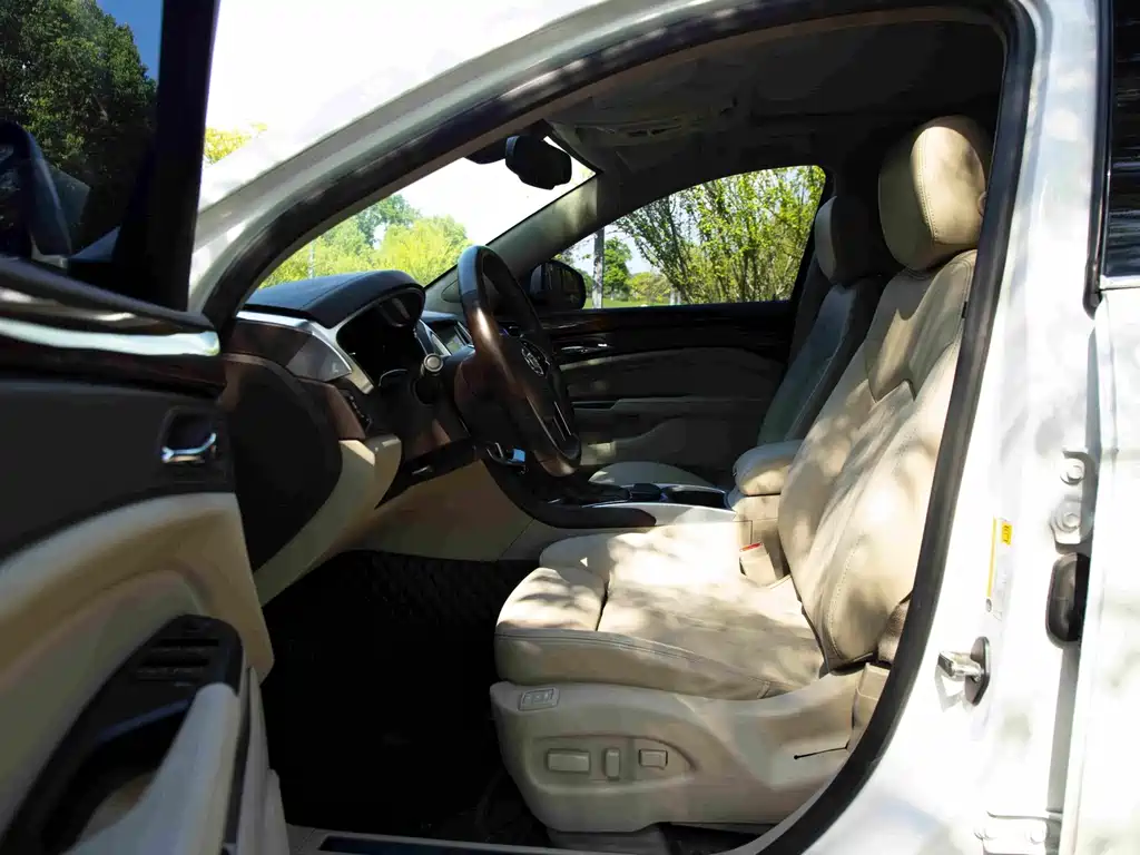 Cadillac SRX — миниатюра 11