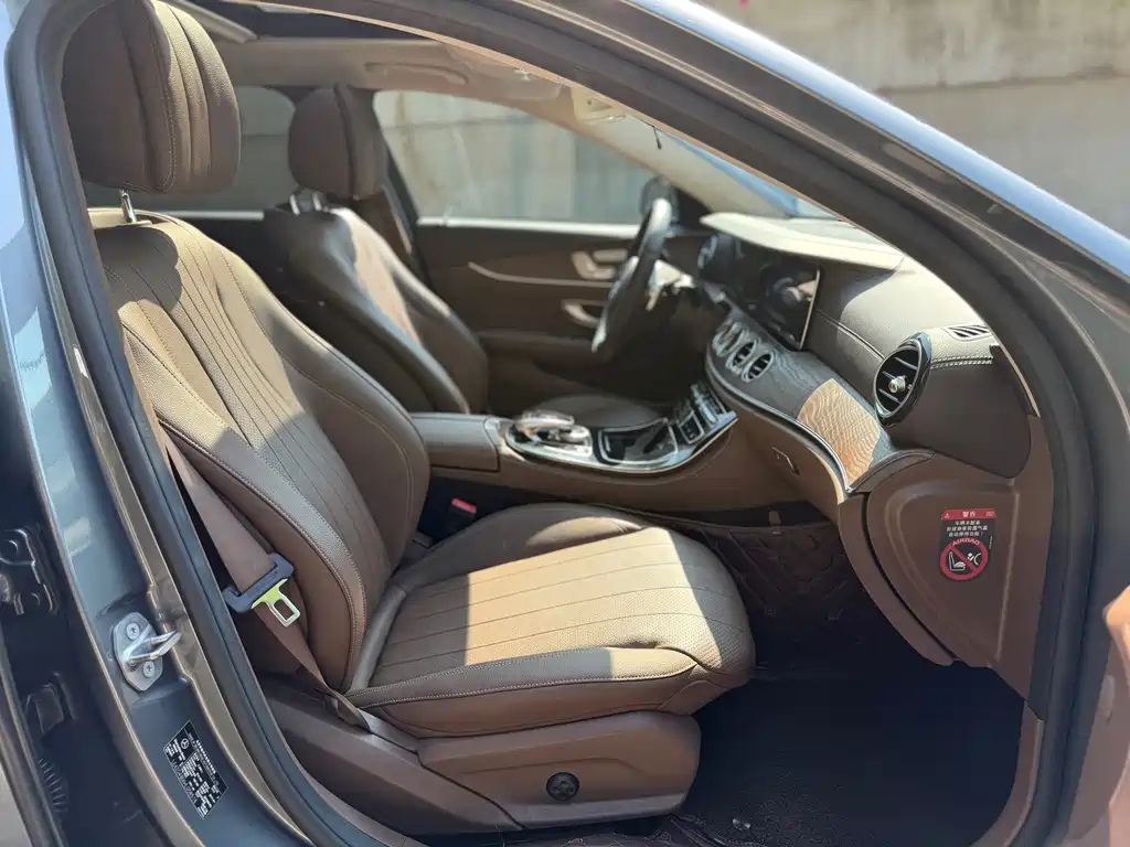 Mercedes-Benz E-Class — миниатюра 12