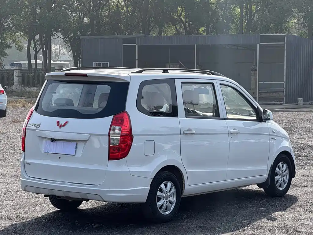 Wuling Hongguang — миниатюра 7