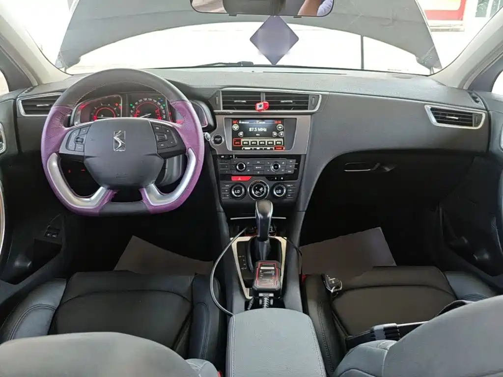 DS 5LS 2014 1.6T Luxury THP160