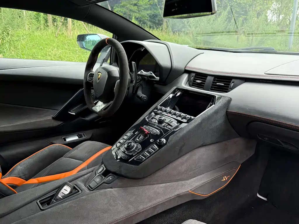 Lamborghini Aventador — миниатюра 6