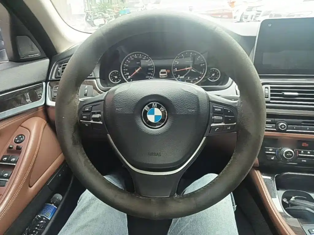 BMW 5 Series — миниатюра 11