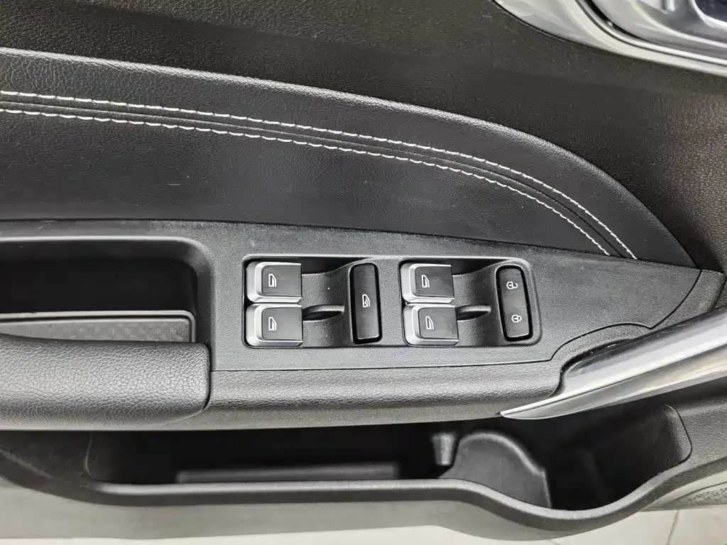 Geely Vision X3 — миниатюра 9