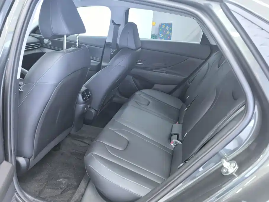 Hyundai Elantra — миниатюра 11