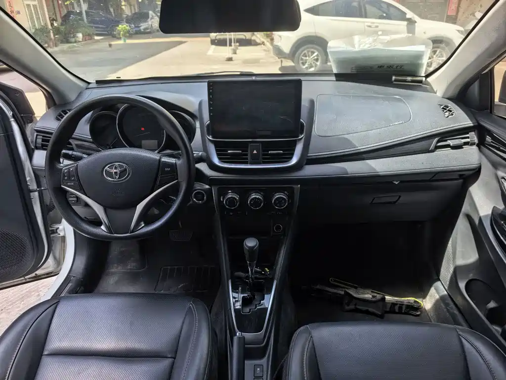 Toyota Yaris L — миниатюра 6