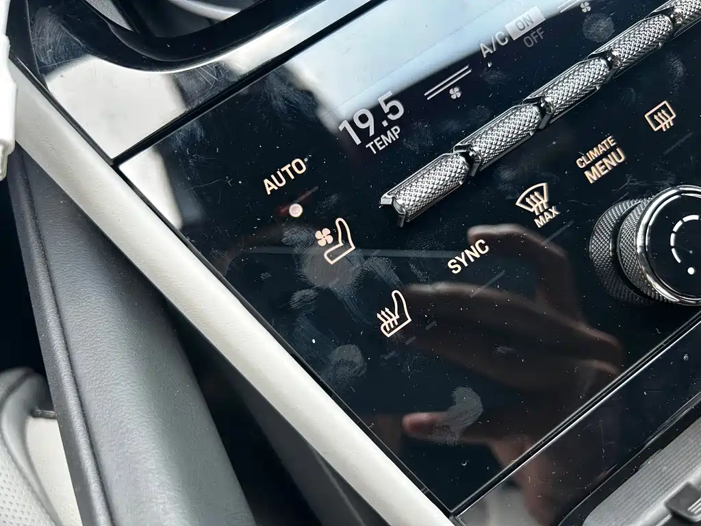 Porsche Cayenne — миниатюра 23