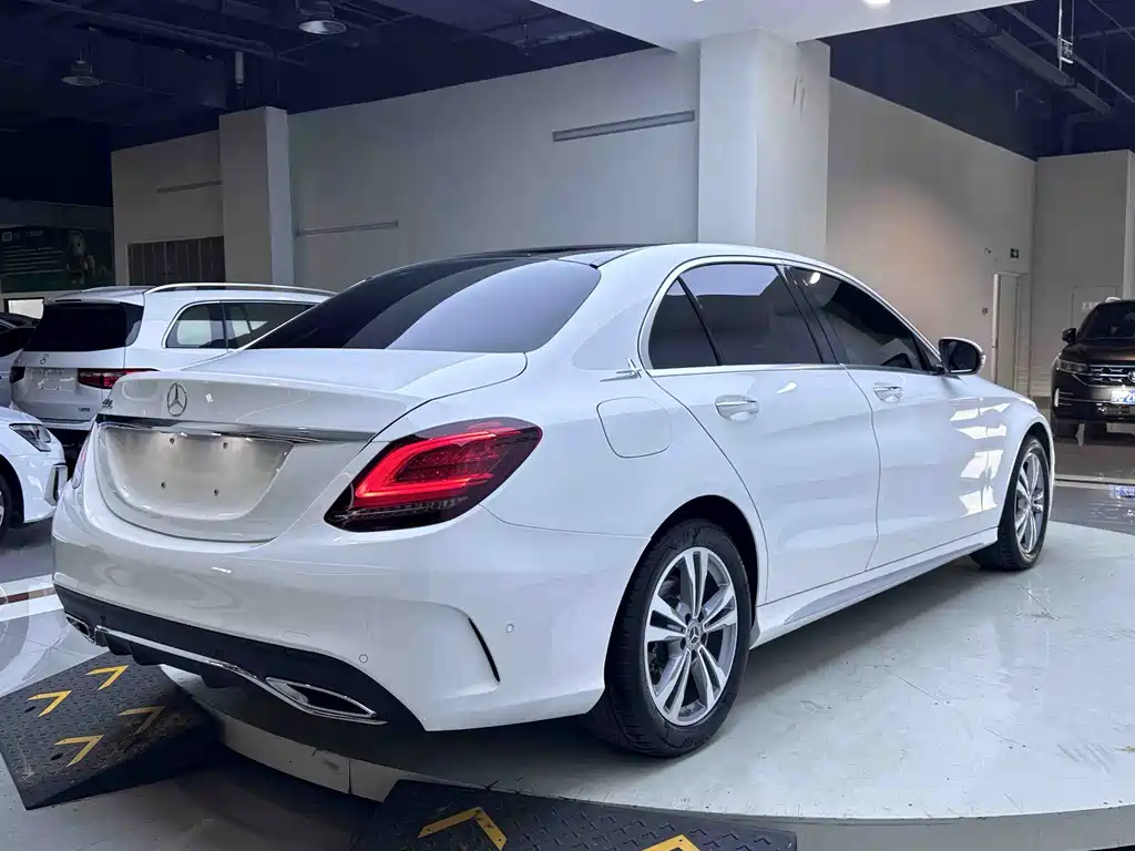 Mercedes-Benz C-Class — миниатюра 6