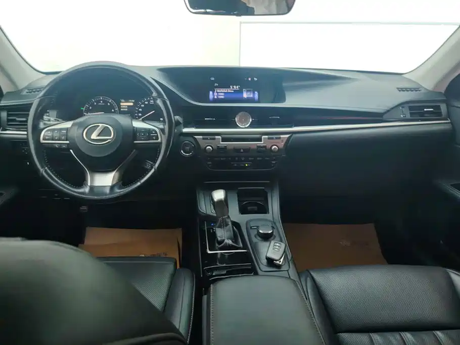 Lexus ES — миниатюра 12