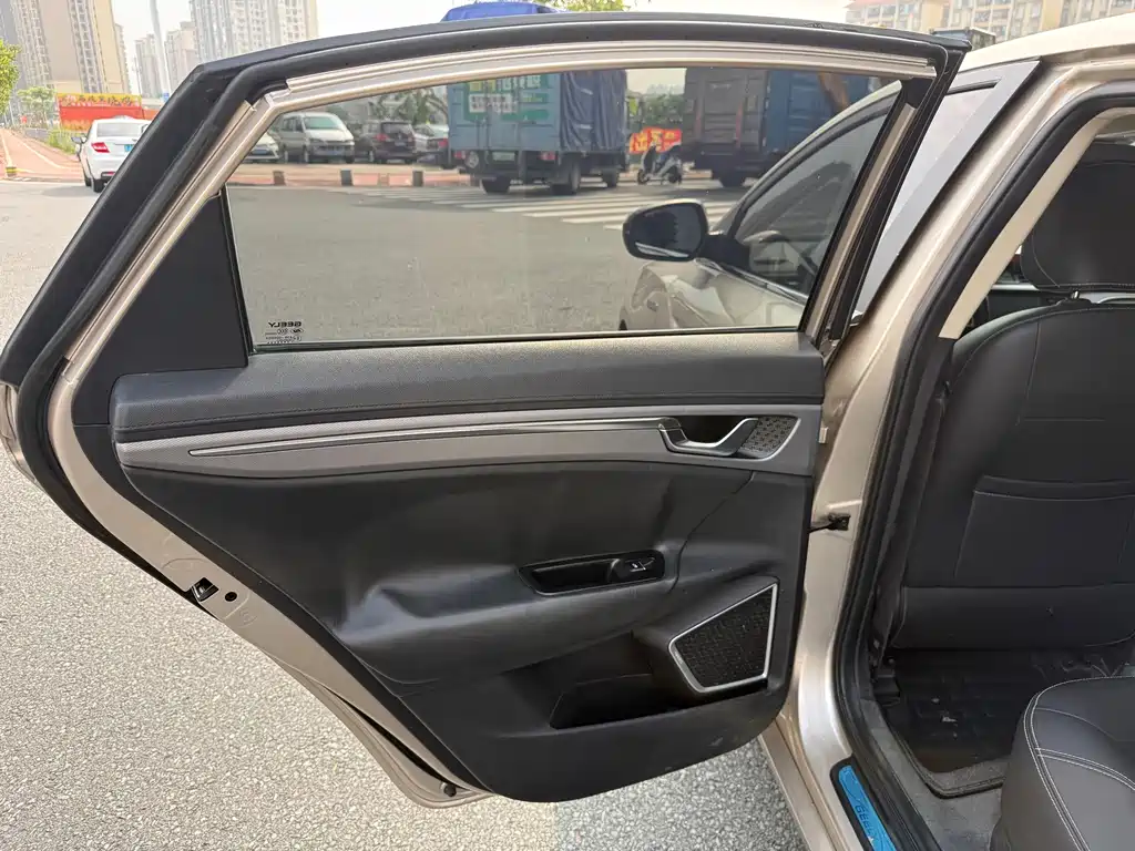 Geely Emgrand GL — миниатюра 10