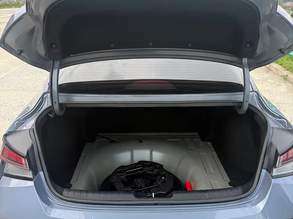Hyundai Elantra — миниатюра 18