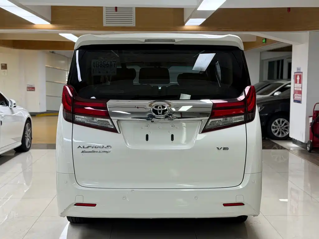 Toyota Alphard — миниатюра 15