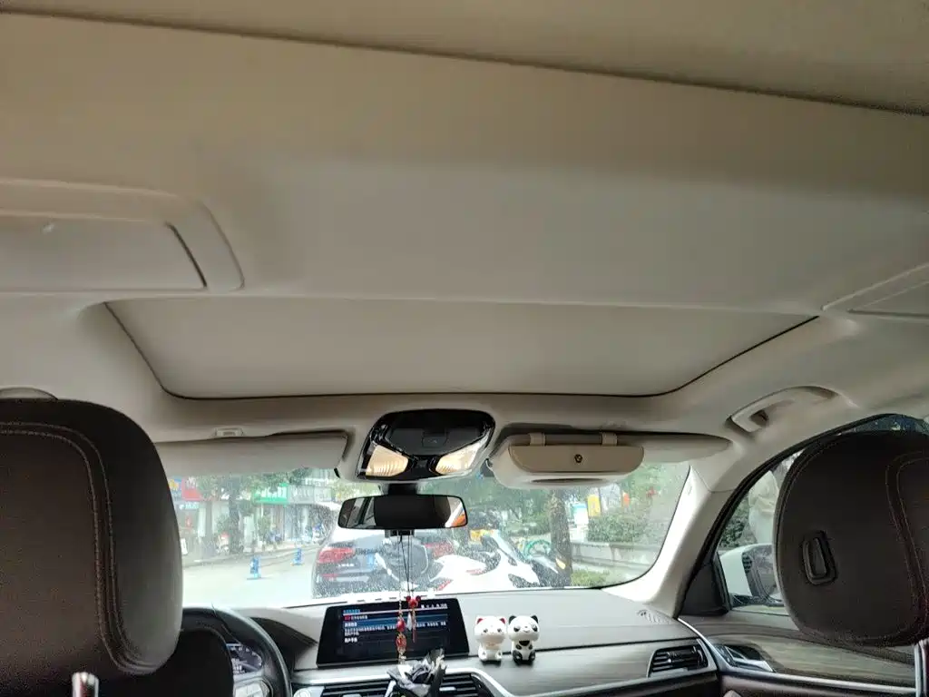 BMW 5 Series New Energy — миниатюра 9