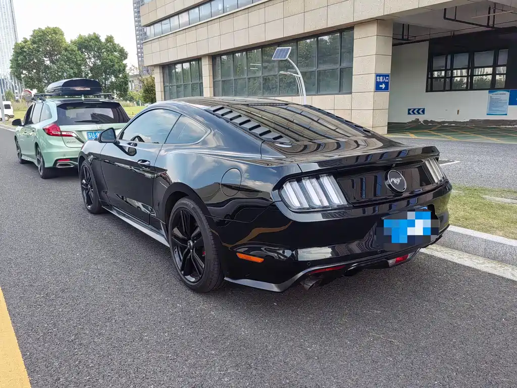 Ford Mustang — миниатюра 6