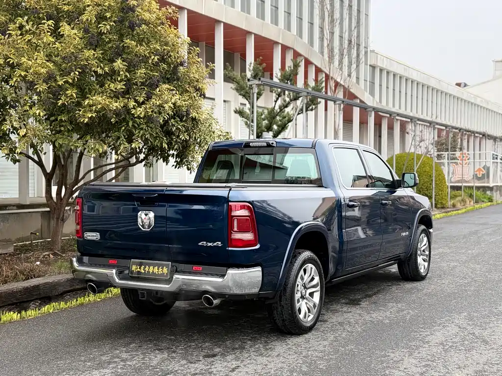 Ram Trucks 2024 5.7L AT